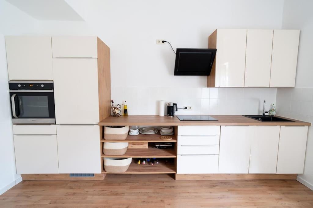 Wohnung Naehe Stadtzentrum Mit Wohnzimmer Und Kueche Koblenz  Exterior photo